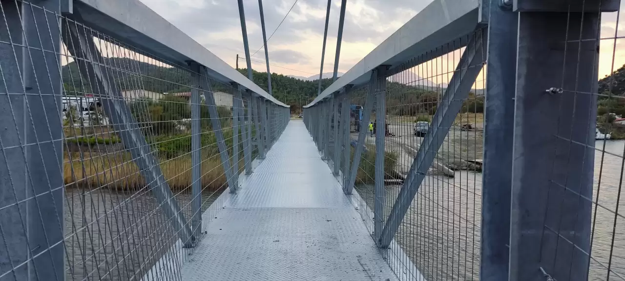 Πεζογέφυρα στην Εύβοια